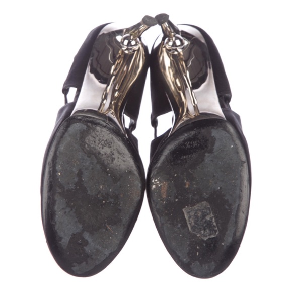 Chanel Satin Round Toe Pumps W/CC Logo On Ball 6.5 - Picture 5 of 5